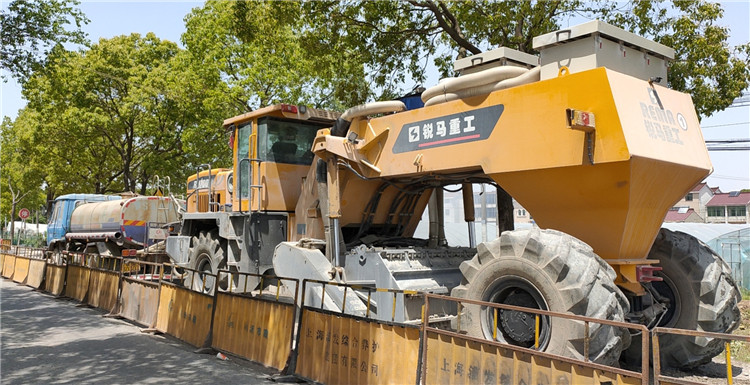 上海曹新公路水泥路面就地破碎项目